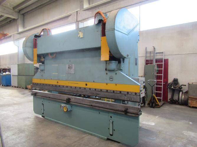 STANKOIMPORT И 1330 A